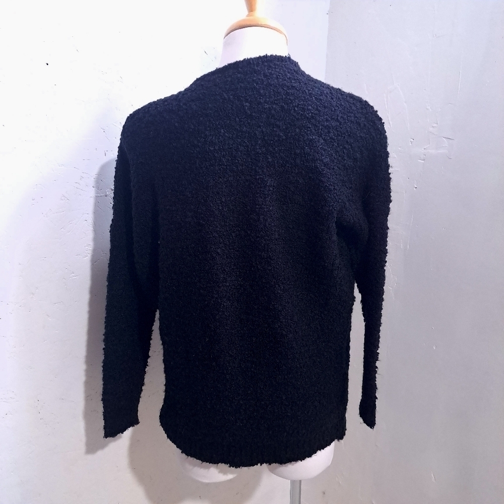 Cloth | Women's Black crossed scoop v neck knit Sweater - Picture 5 of 9